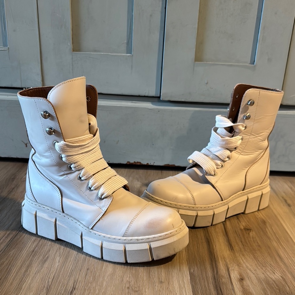 Alohas Cream High-Top Boots